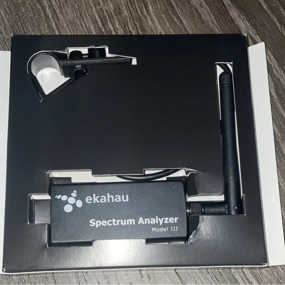 Brand New In Box  Ekahau Spectrum Analyzer MODEL 3  EK-2450x3v WiFi Troubleshoot